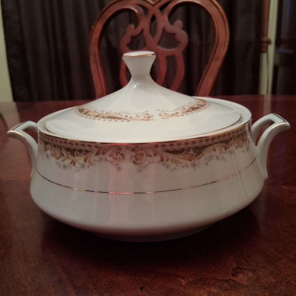 White Fine China Covered Vegetable Bowl Gold Filigree Floral Trim Round 8.25"